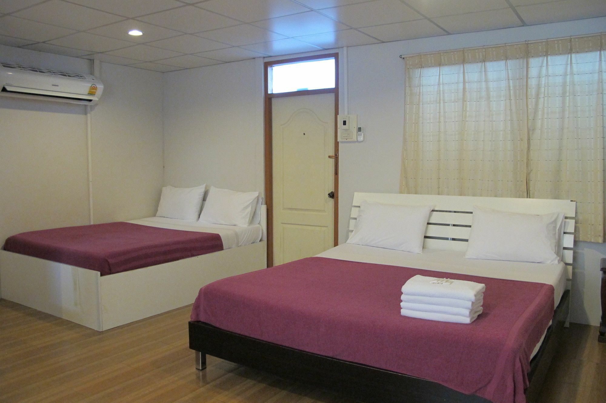 Samchai Hotel Si Racha Eksteriør billede